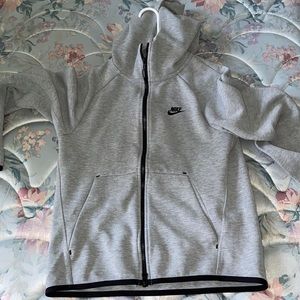 Nike tech sweater